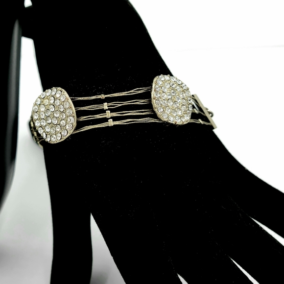 🔴 Silver Thread Rhinestone Demi-parure - Picture 9 of 16